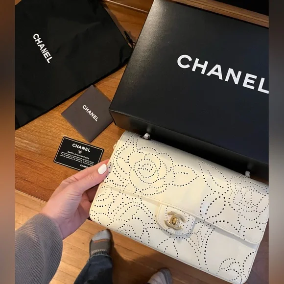 🌸 Chanel Medium Classic Flap - Camelia Ivory Patent Leather 🌸 - Picture 12 of 13